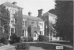 Hurst-Court-Entrance.-1935.